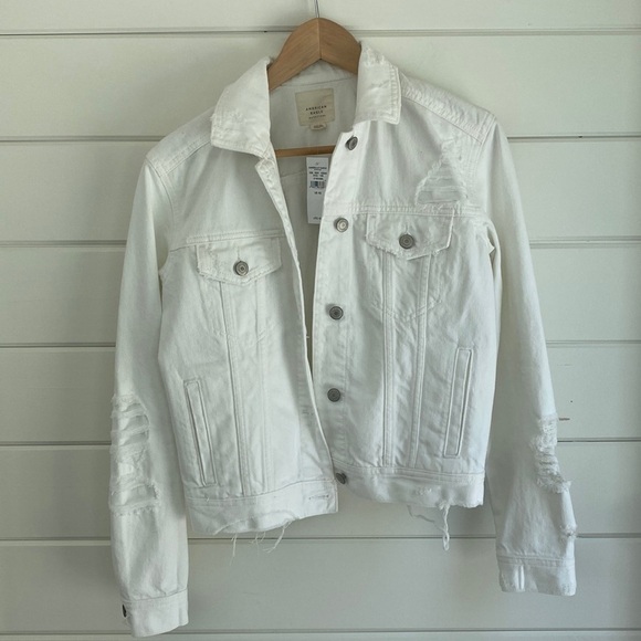 NWT American Eagle Outfitters | White Distressed Denim Jacket | Perfect Conditio - Picture 2 of 10